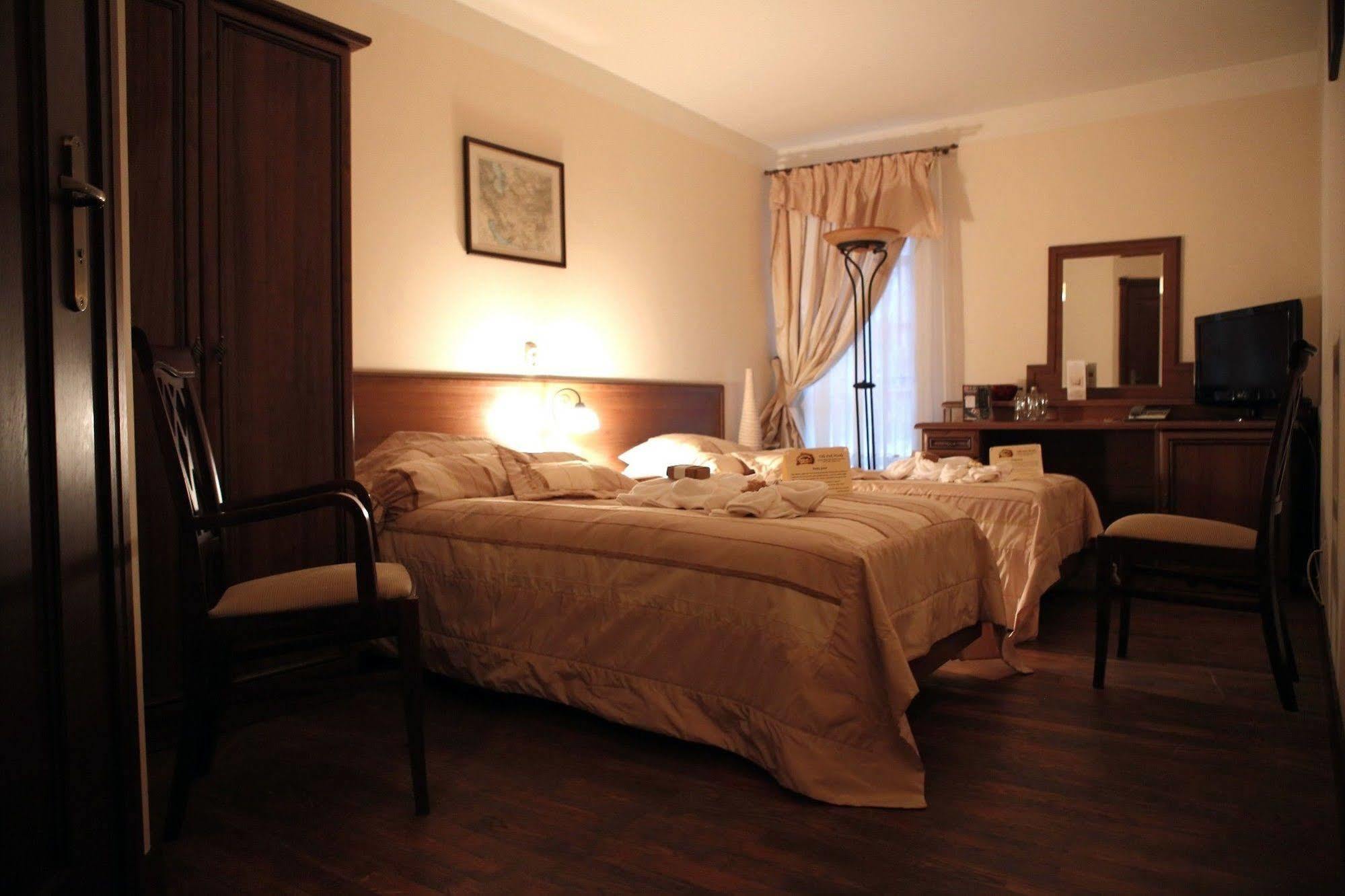 Villa Toscana Warszawa Exteriör bild